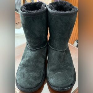 Ugg Kid's Classic II Boot 1017703K, Black Suede, Sz 4 (Women’s Sz 5.5)
